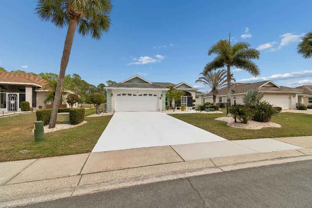 2035 E Del Webb Blvd Property Photo 3