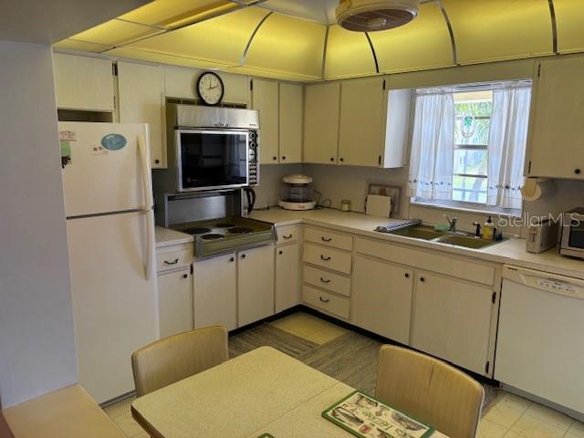 4700 Cove Cir #203 Property Photo 2