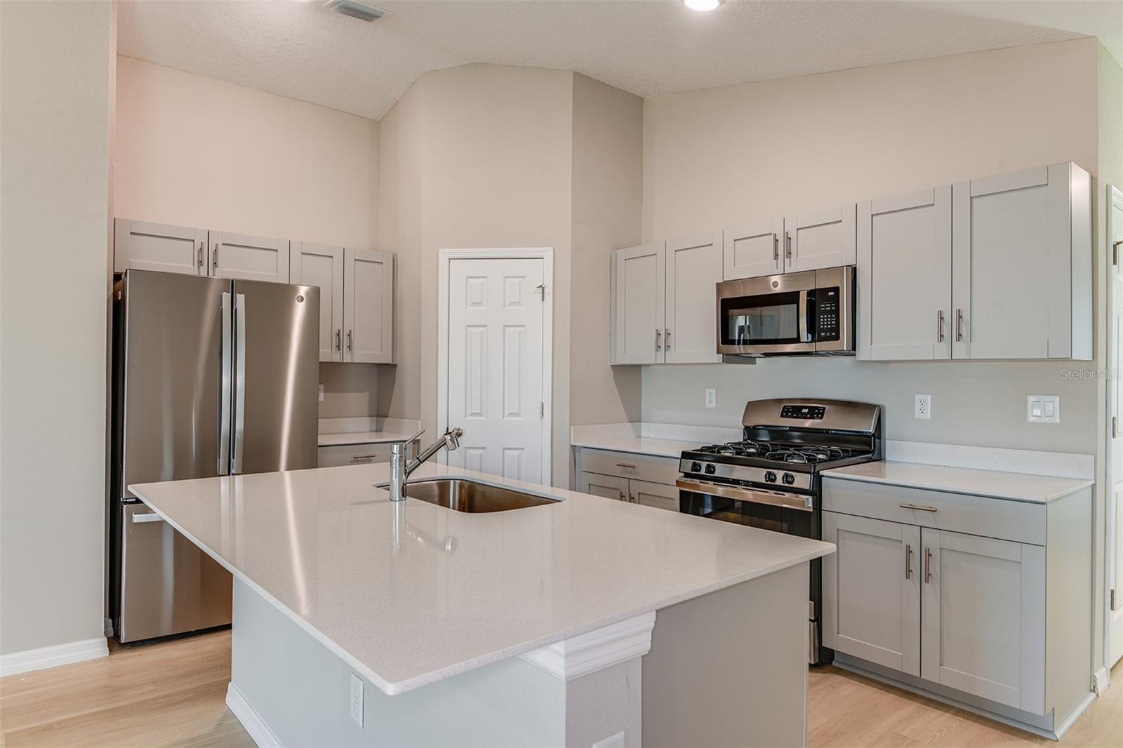 15250 Maude Landing Loop Property Photo 9