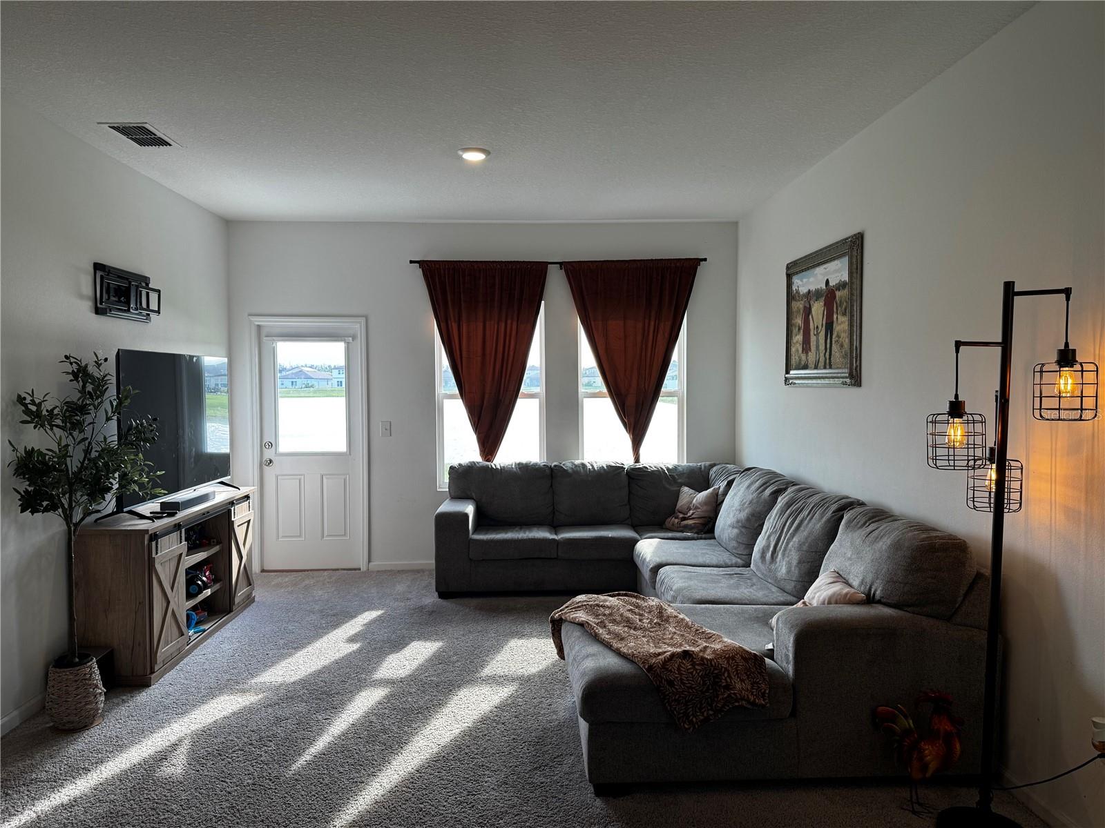 927 Kelly Fern Loop Property Photo 6