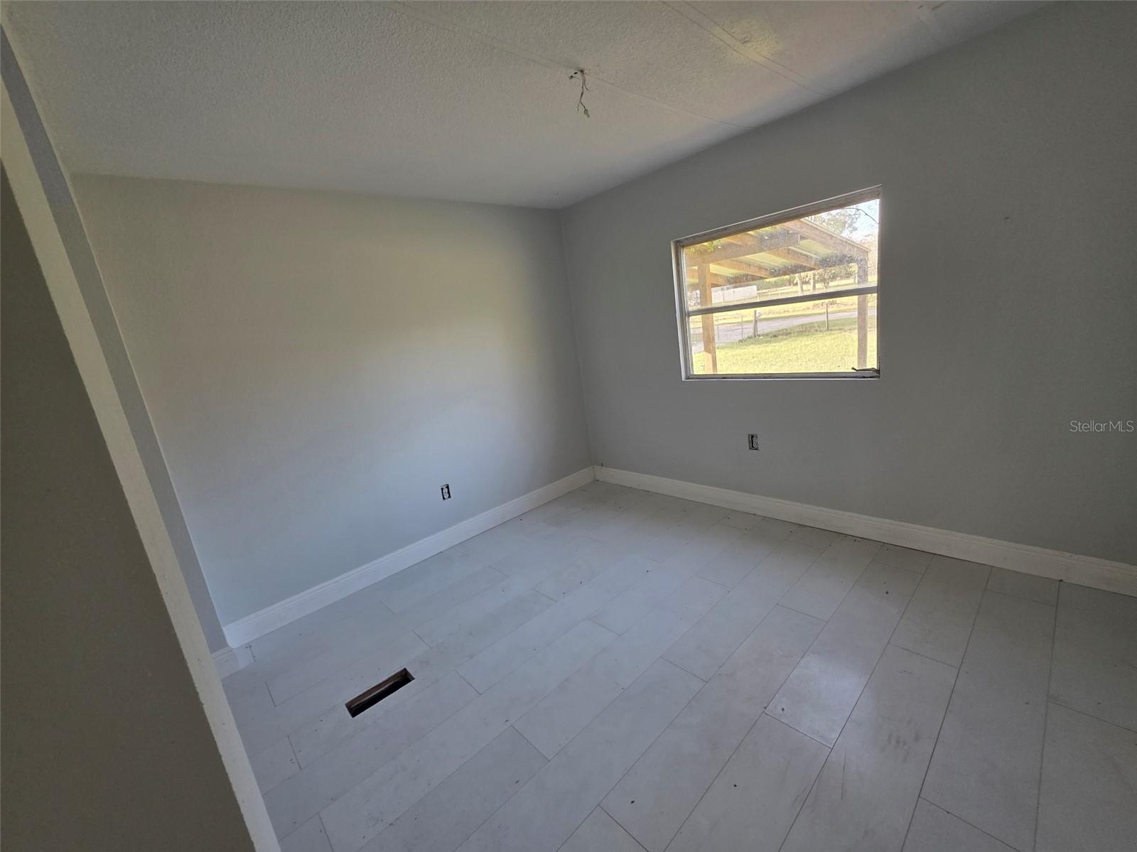 37414 Northside Dr Property Photo 6