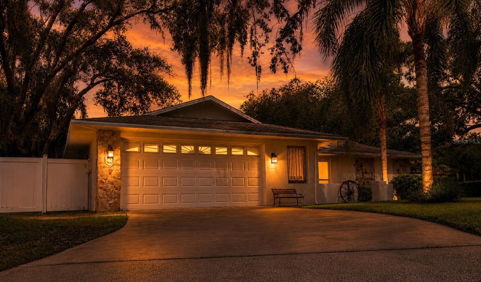 2309 Woodbend Cir Property Photo 2