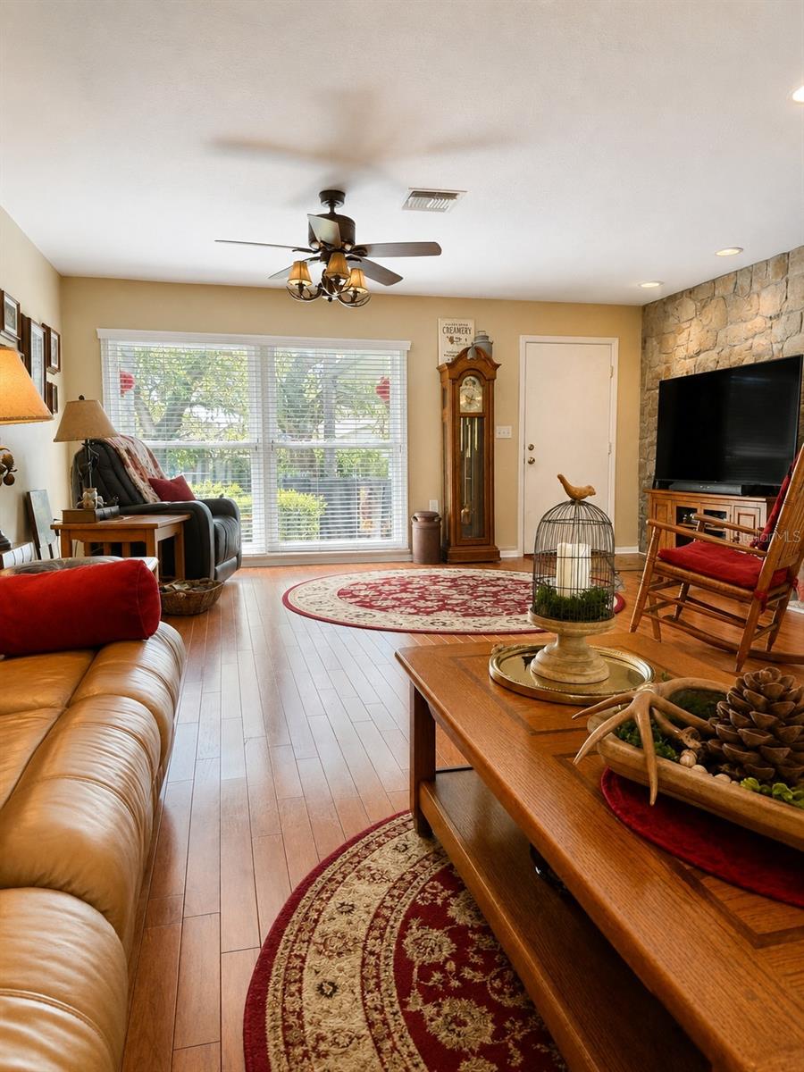 2309 Woodbend Cir Property Photo 5