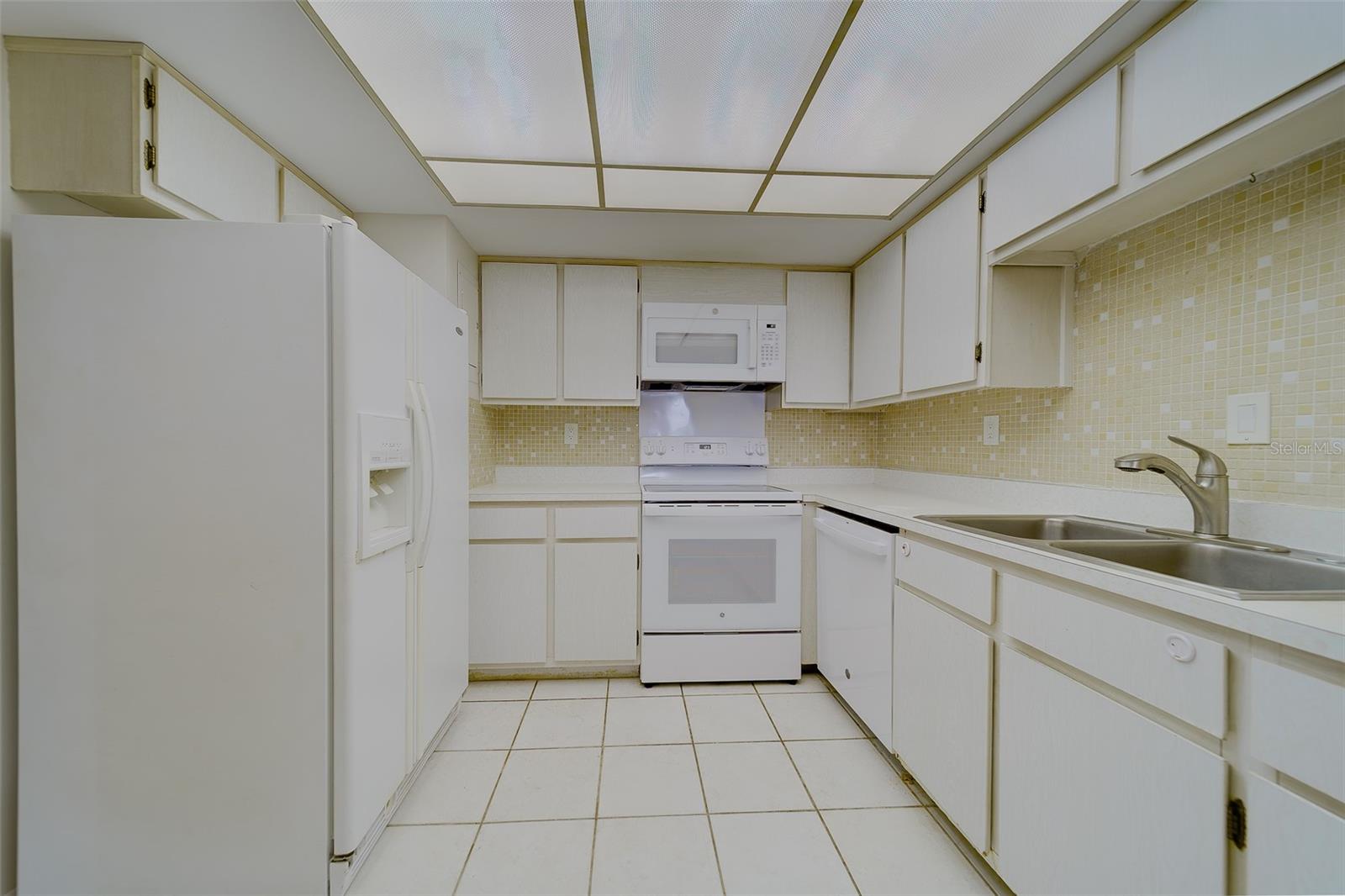 17920 Gulf Blvd #1408 Property Photo 3