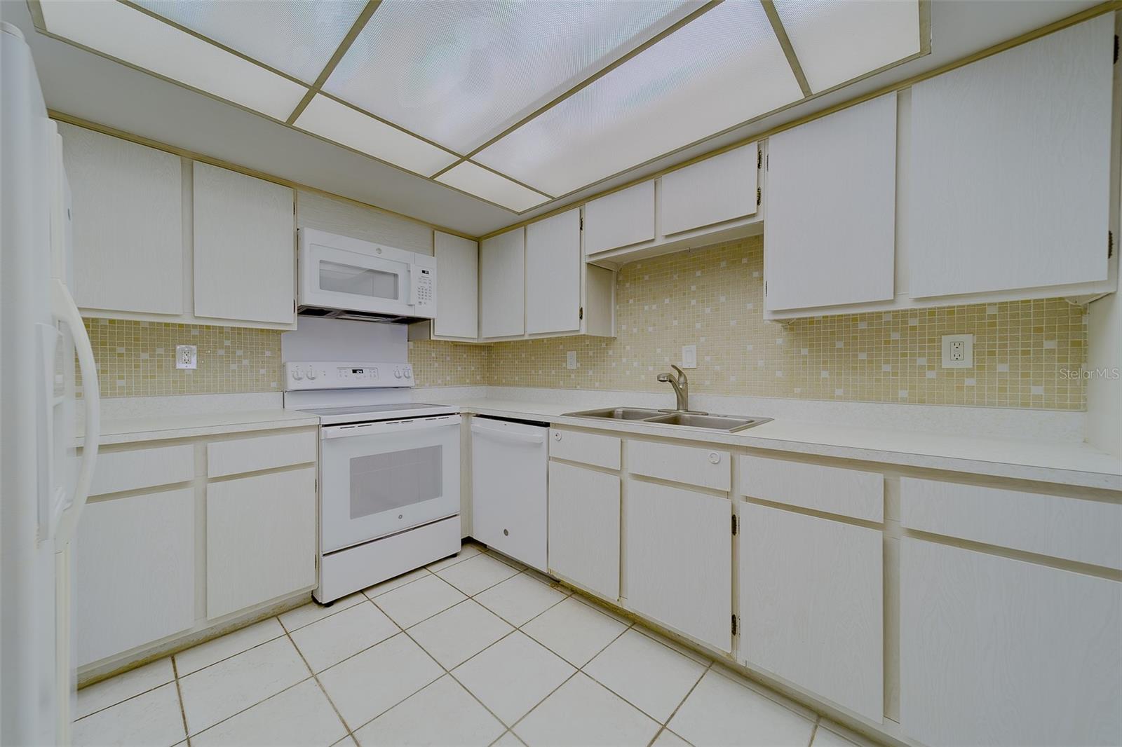 17920 Gulf Blvd #1408 Property Photo 4
