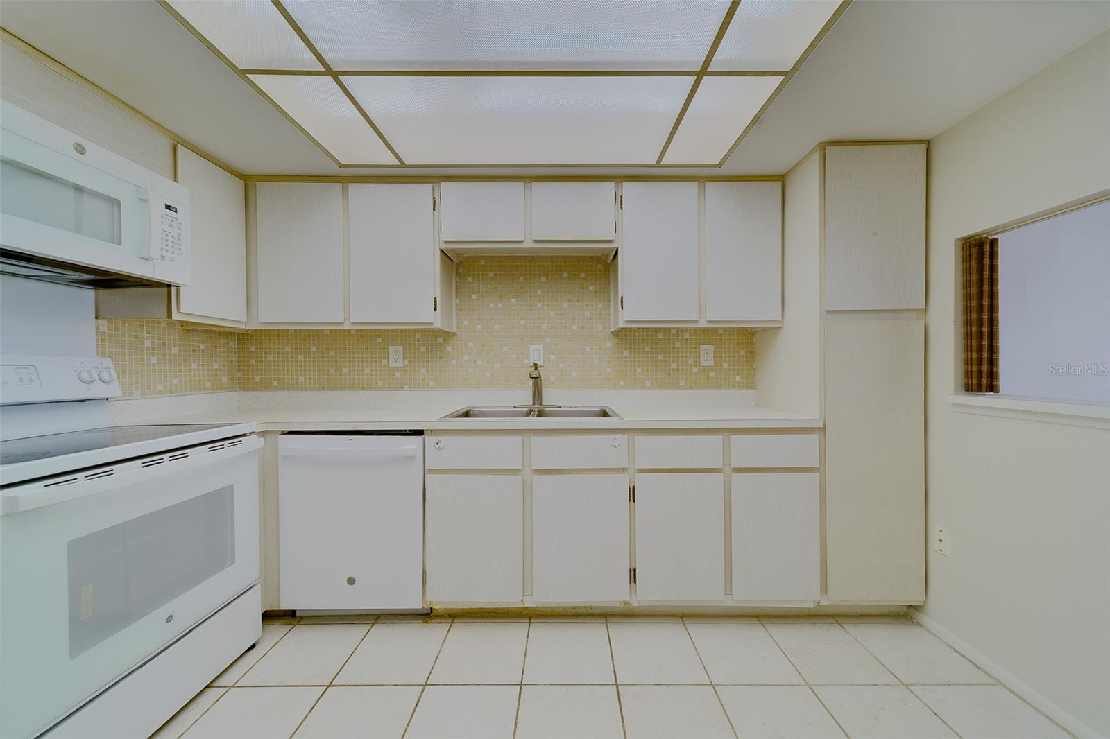 17920 Gulf Blvd #1408 Property Photo 5