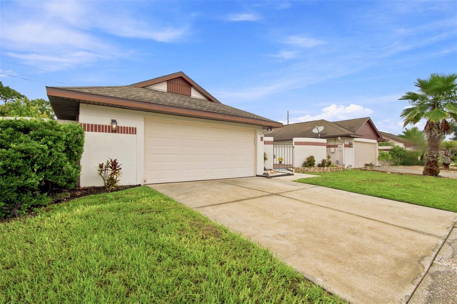 7123 Silvermill Dr Property Photo 2