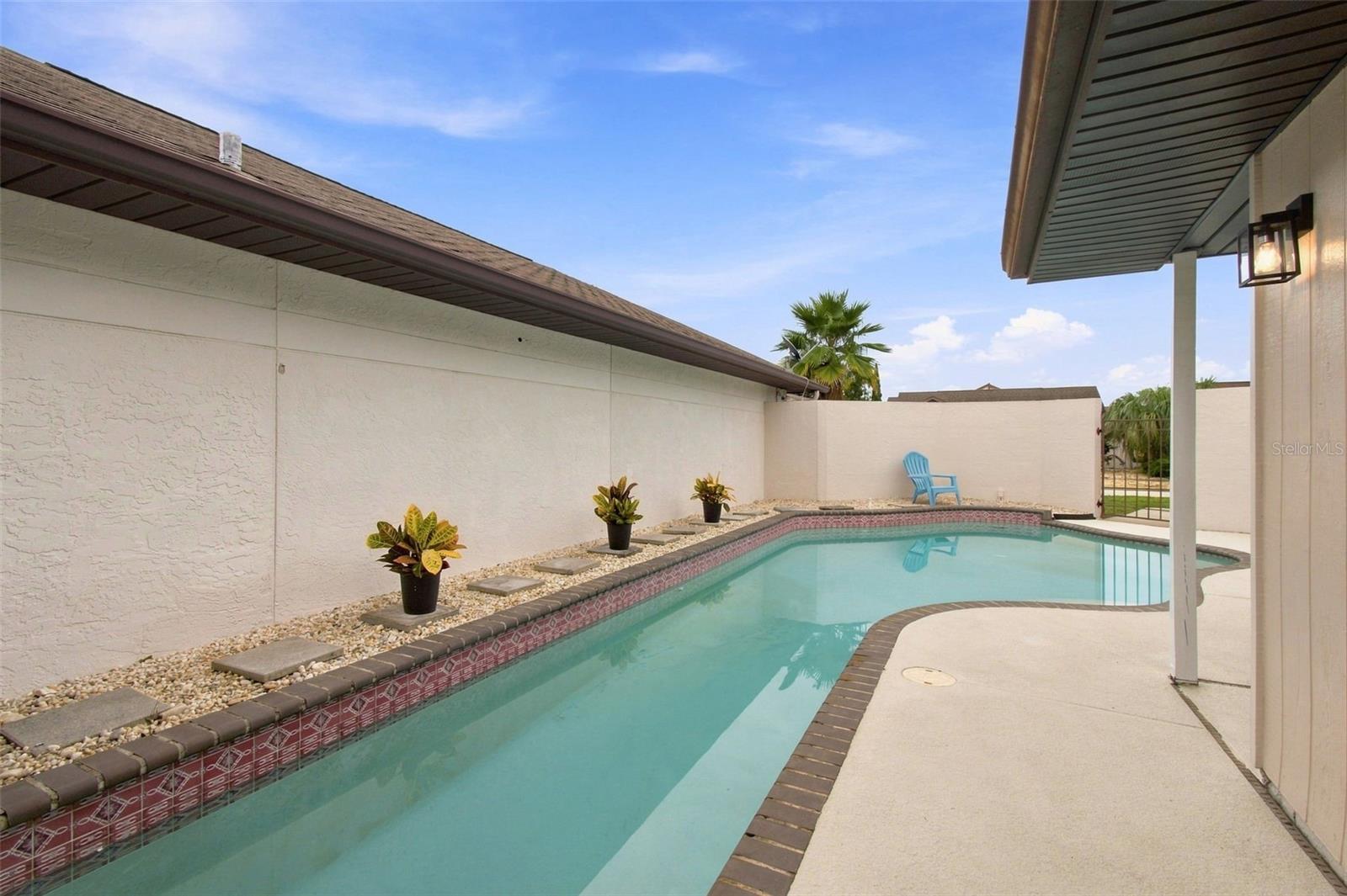 7123 Silvermill Dr Property Photo 6