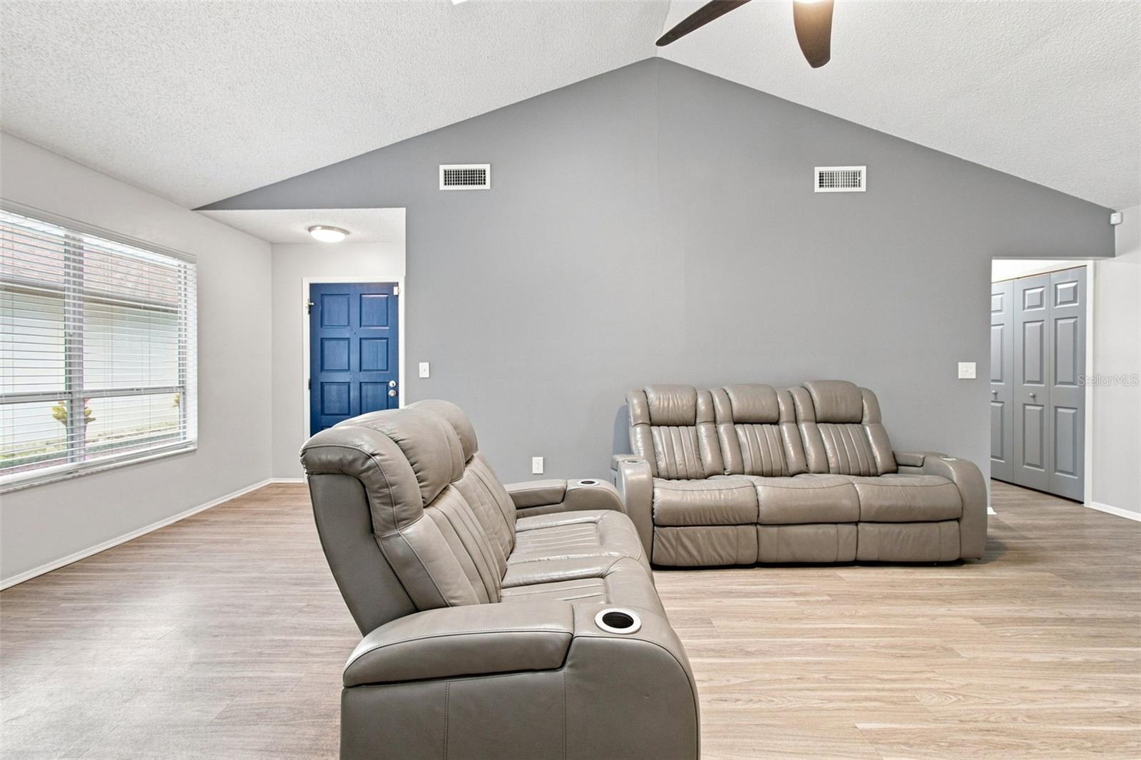 7123 Silvermill Dr Property Photo 18