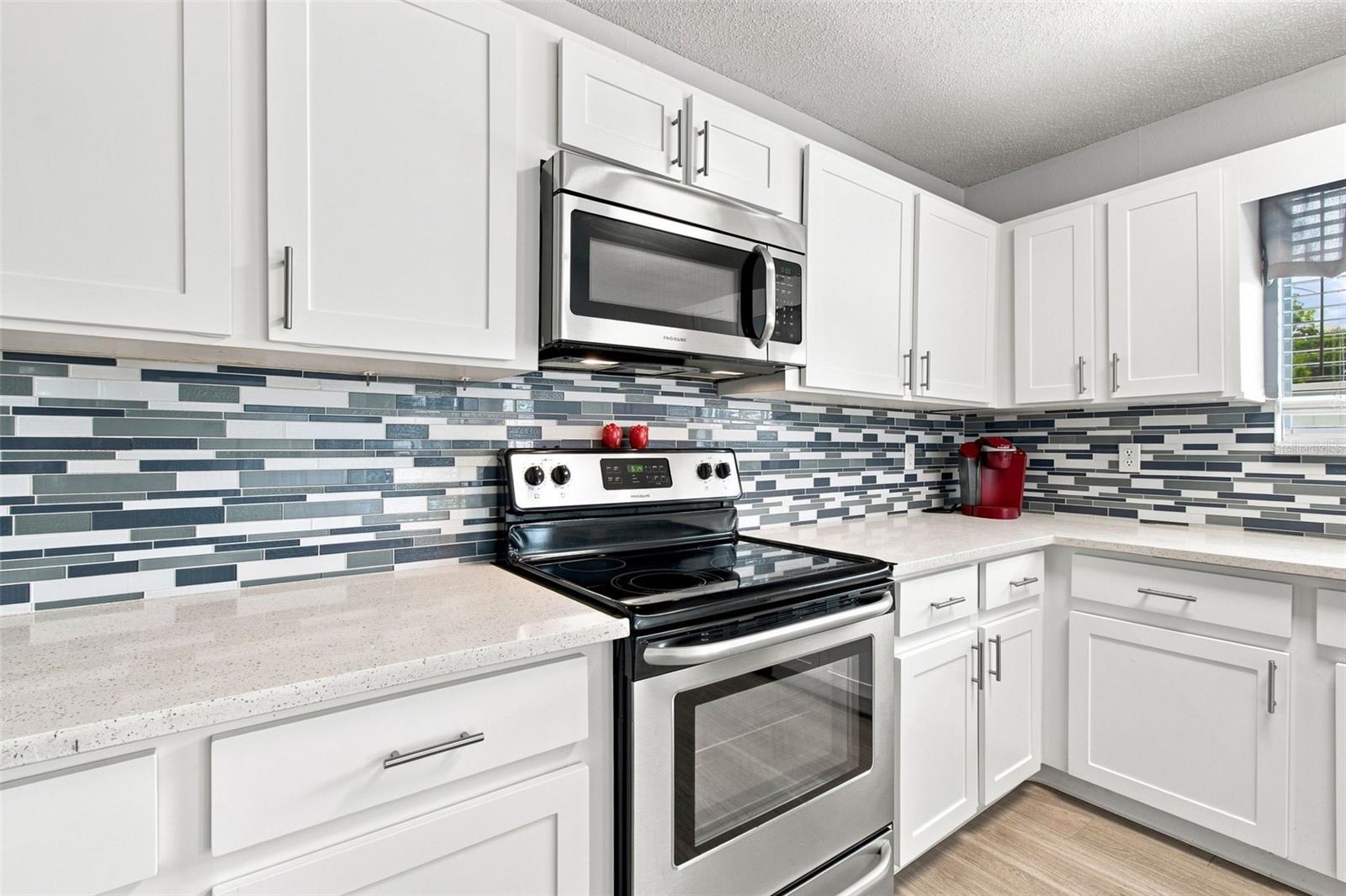 7123 Silvermill Dr Property Photo 22