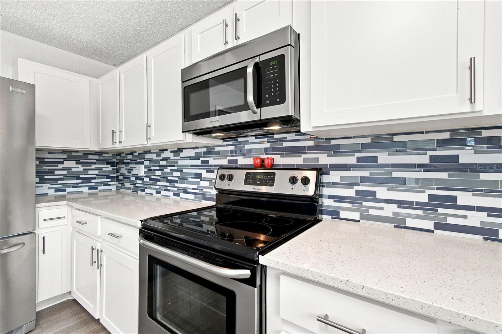 7123 Silvermill Dr Property Photo 23