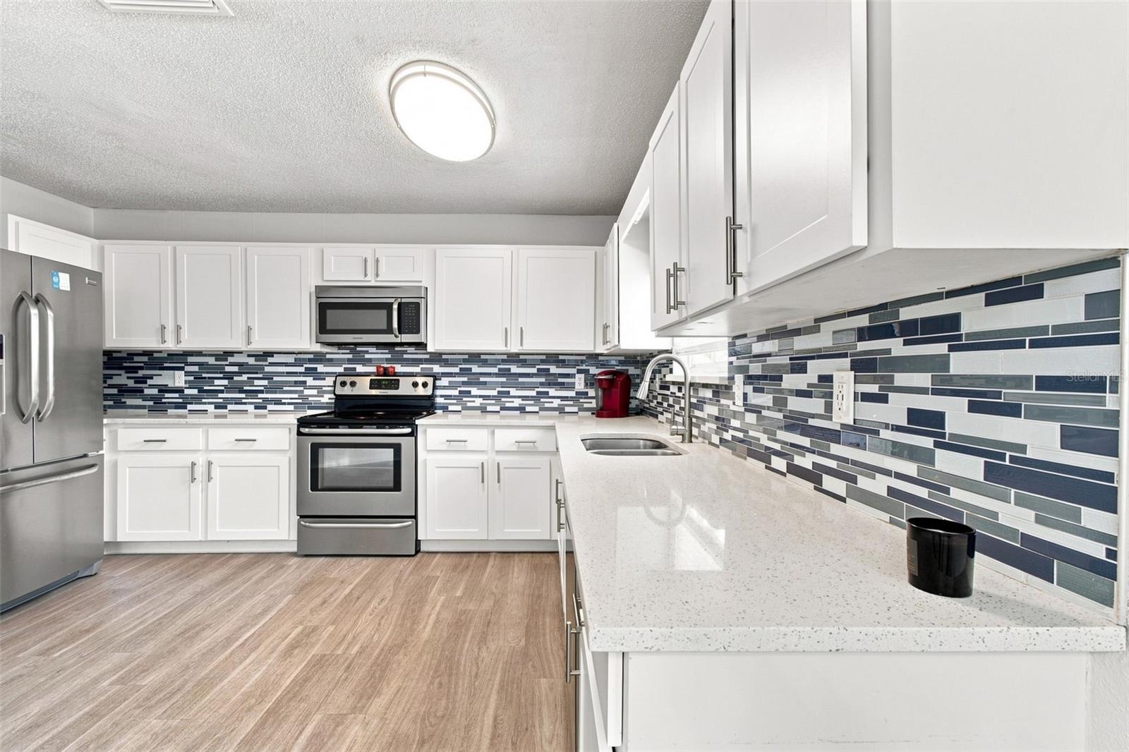 7123 Silvermill Dr Property Photo 28