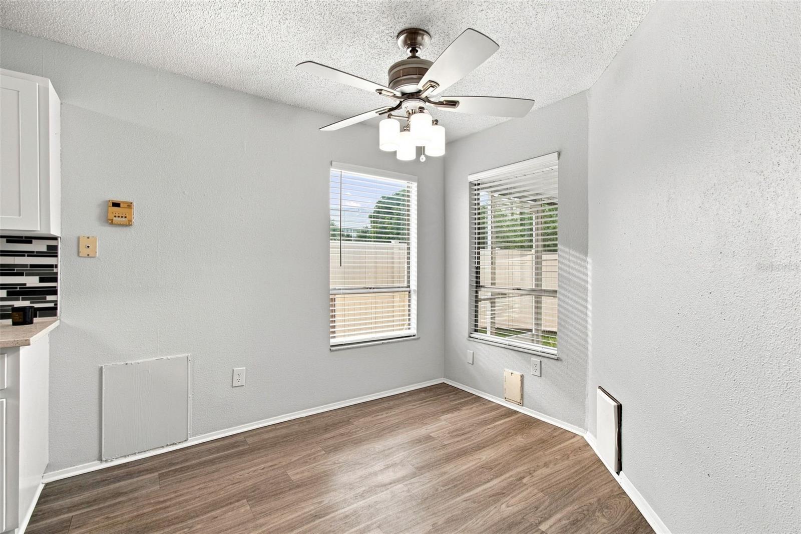 7123 Silvermill Dr Property Photo 30