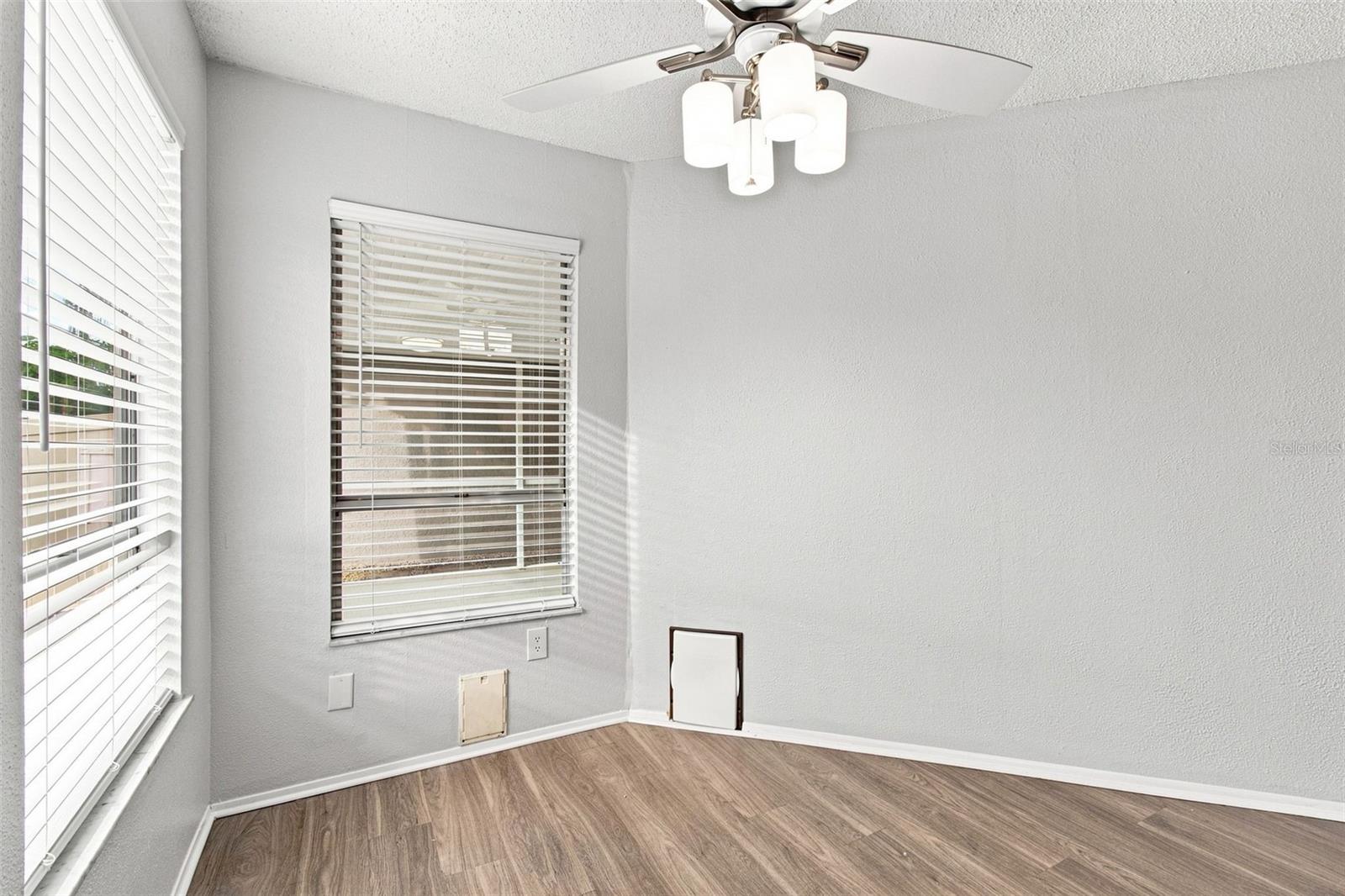 7123 Silvermill Dr Property Photo 31