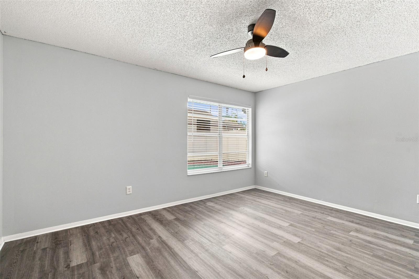 7123 Silvermill Dr Property Photo 32
