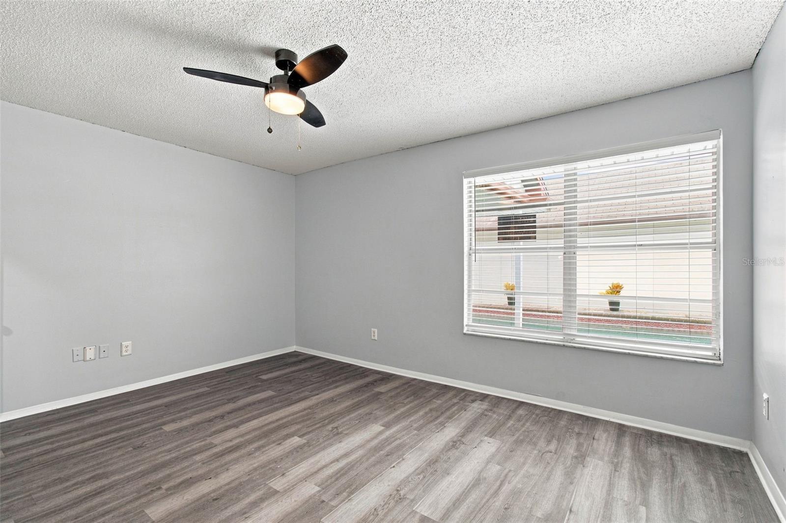 7123 Silvermill Dr Property Photo 34