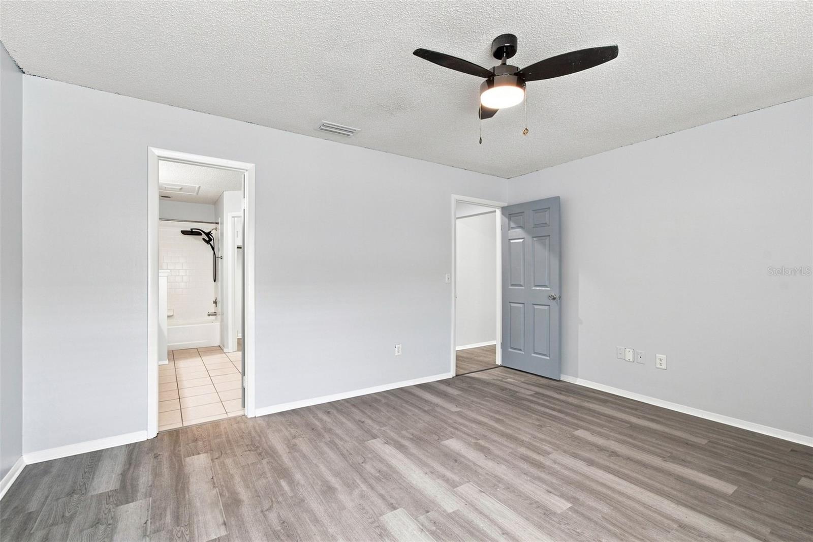 7123 Silvermill Dr Property Photo 35