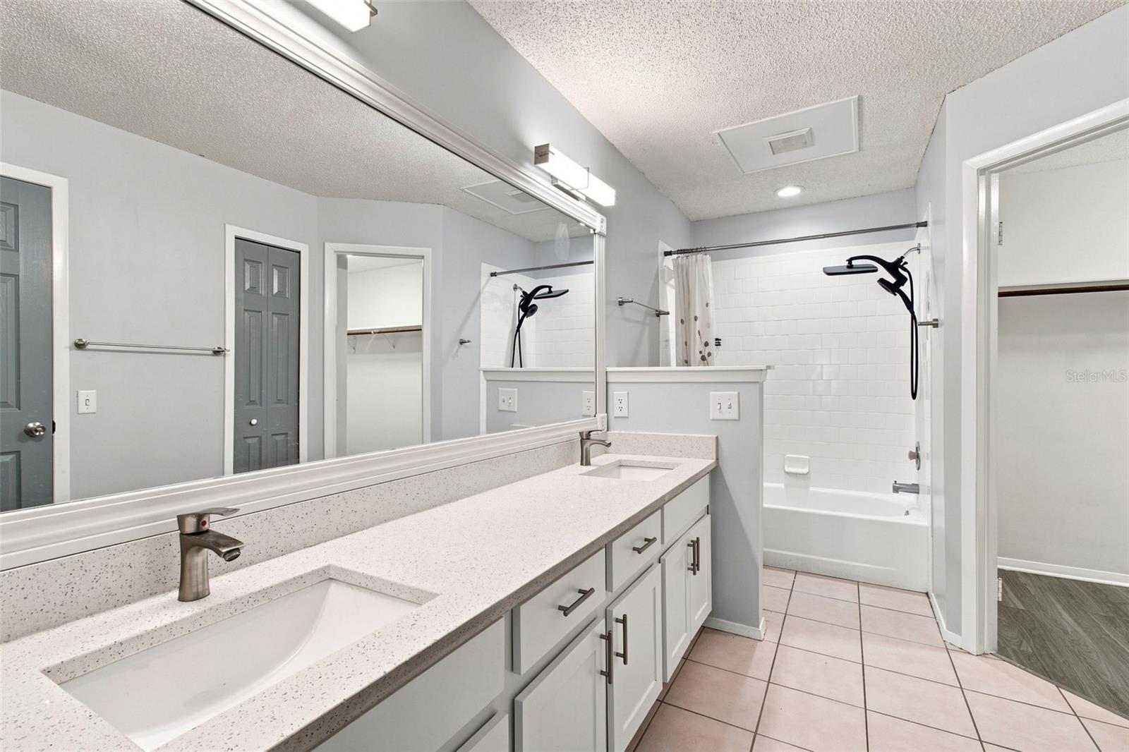 7123 Silvermill Dr Property Photo 36