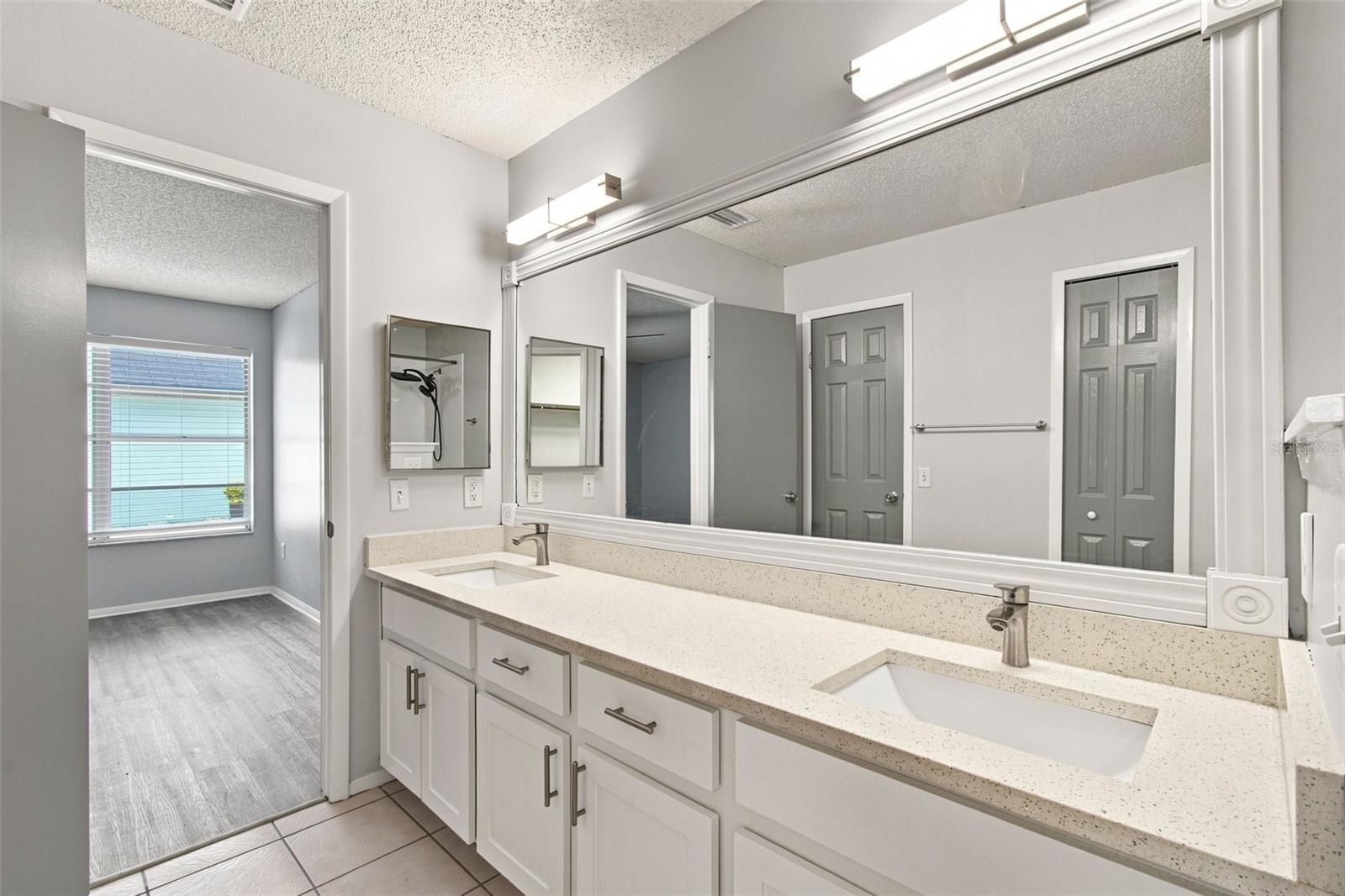 7123 Silvermill Dr Property Photo 39