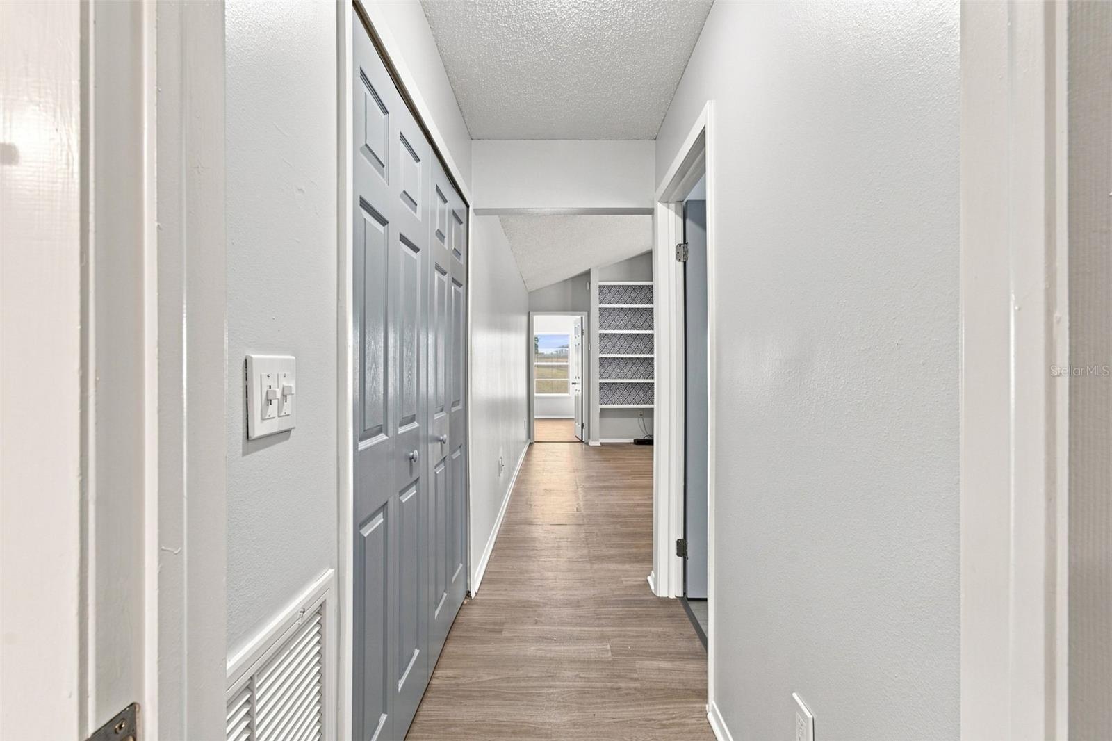 7123 Silvermill Dr Property Photo 40