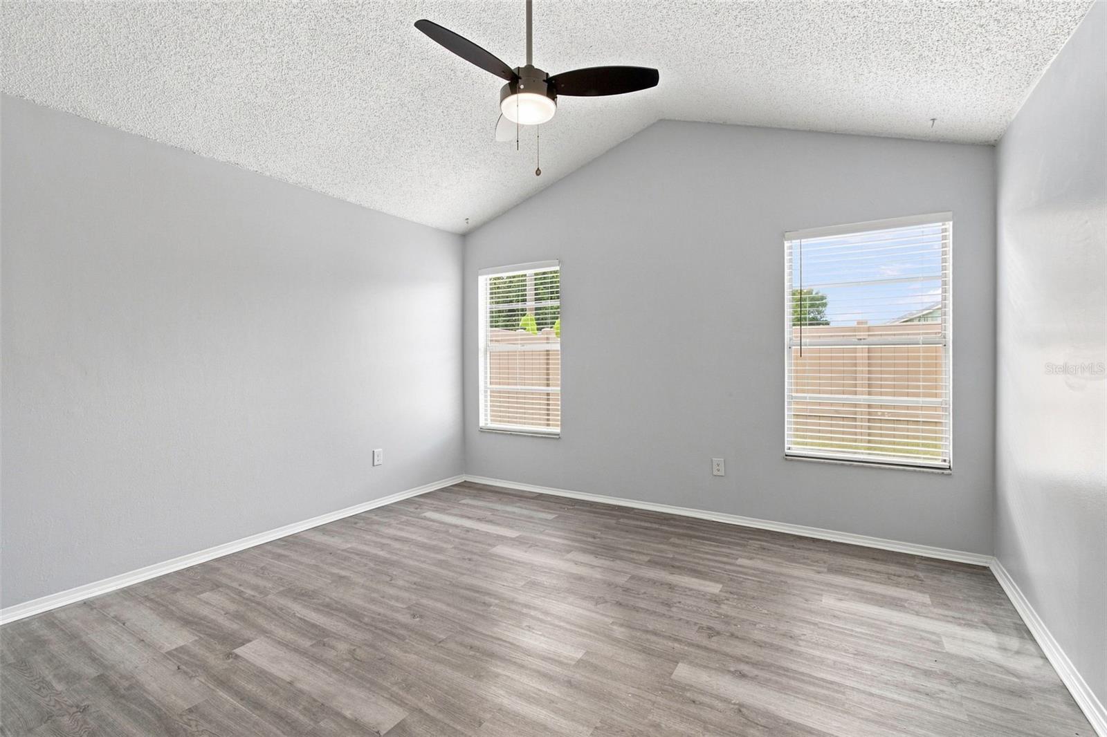 7123 Silvermill Dr Property Photo 41