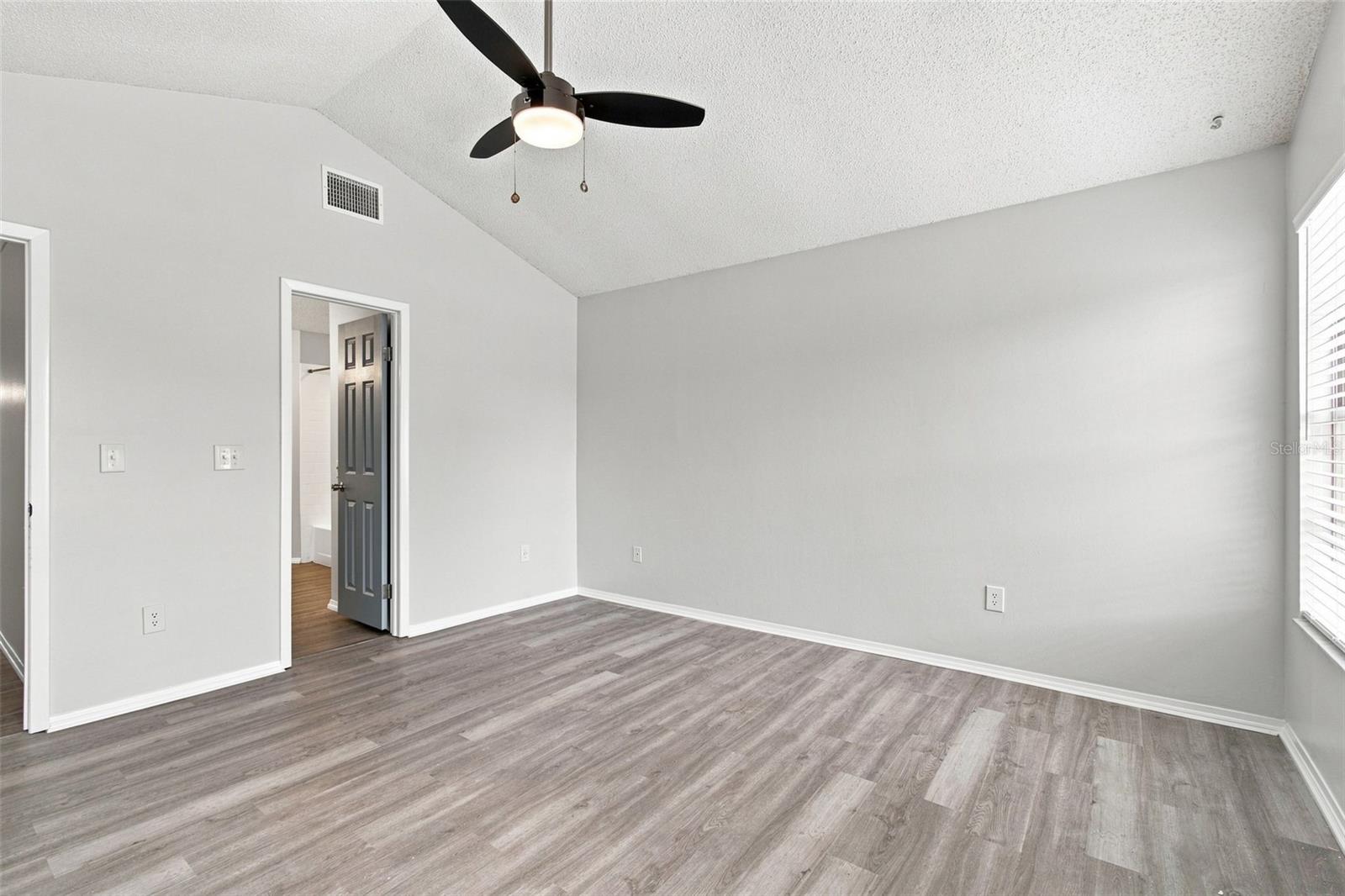 7123 Silvermill Dr Property Photo 42