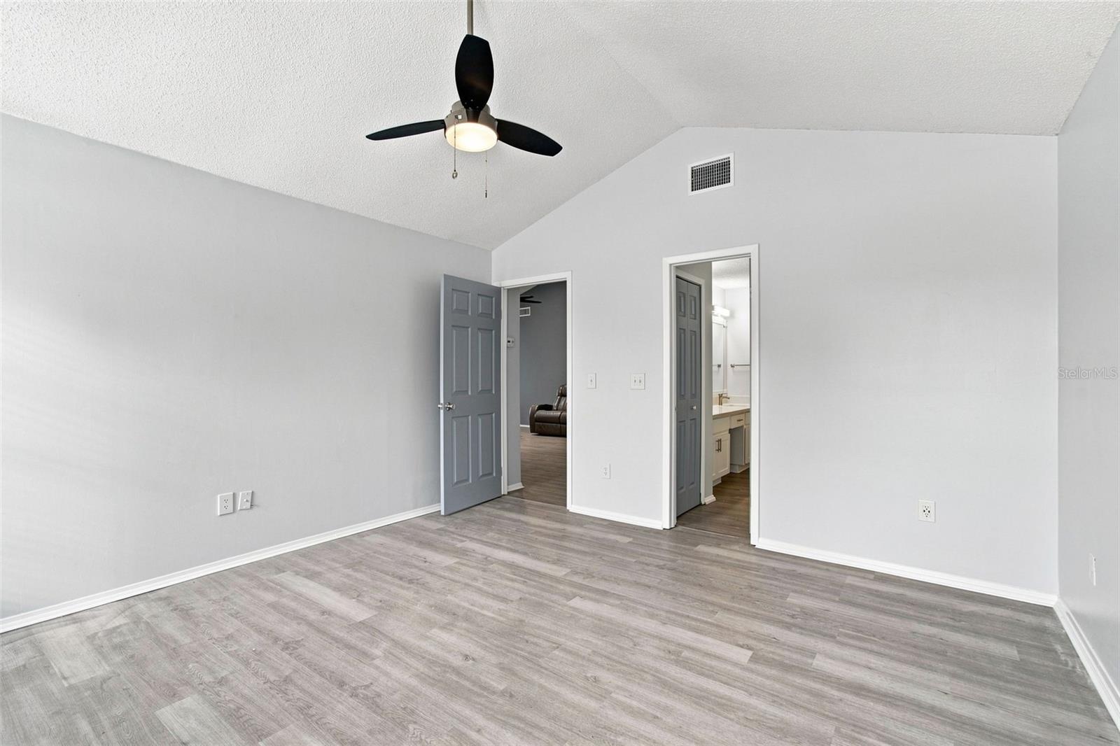 7123 Silvermill Dr Property Photo 43