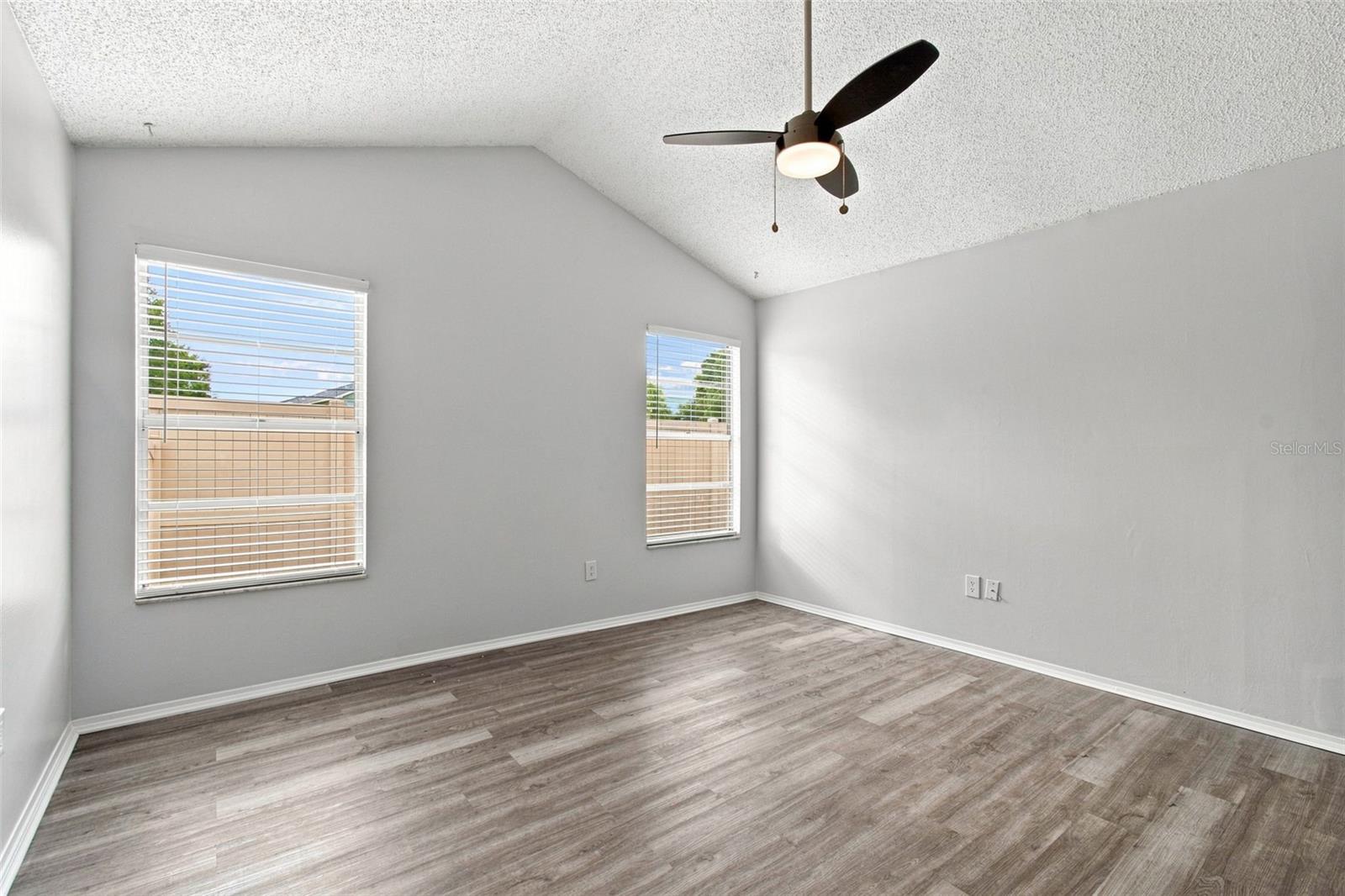 7123 Silvermill Dr Property Photo 44