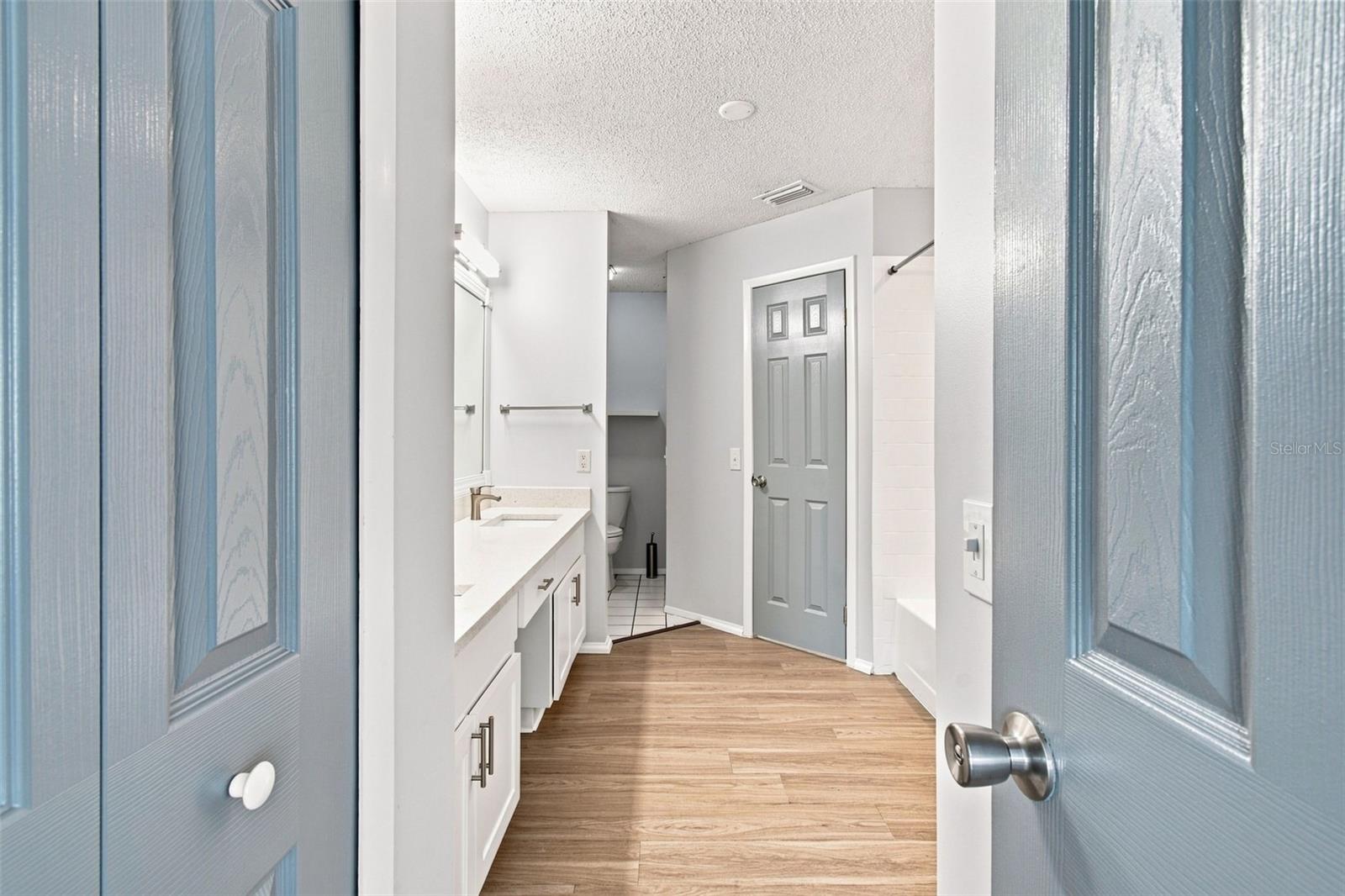 7123 Silvermill Dr Property Photo 45