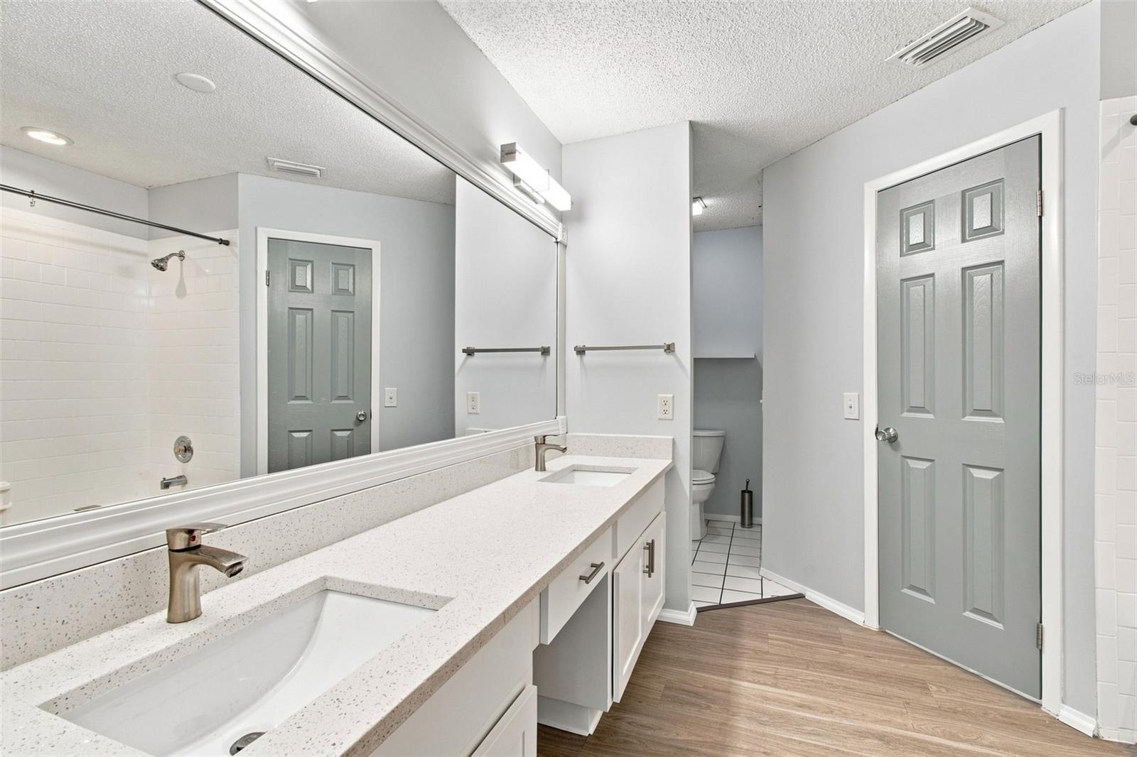 7123 Silvermill Dr Property Photo 46