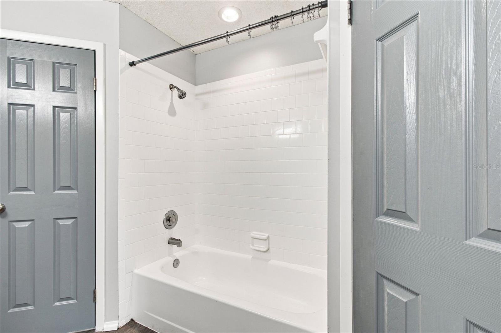 7123 Silvermill Dr Property Photo 47