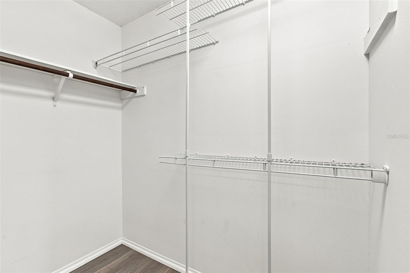 7123 Silvermill Dr Property Photo 48