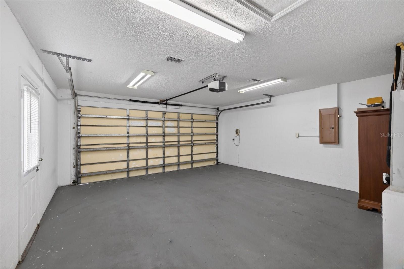 5501 Mariner Blvd Property Photo 12