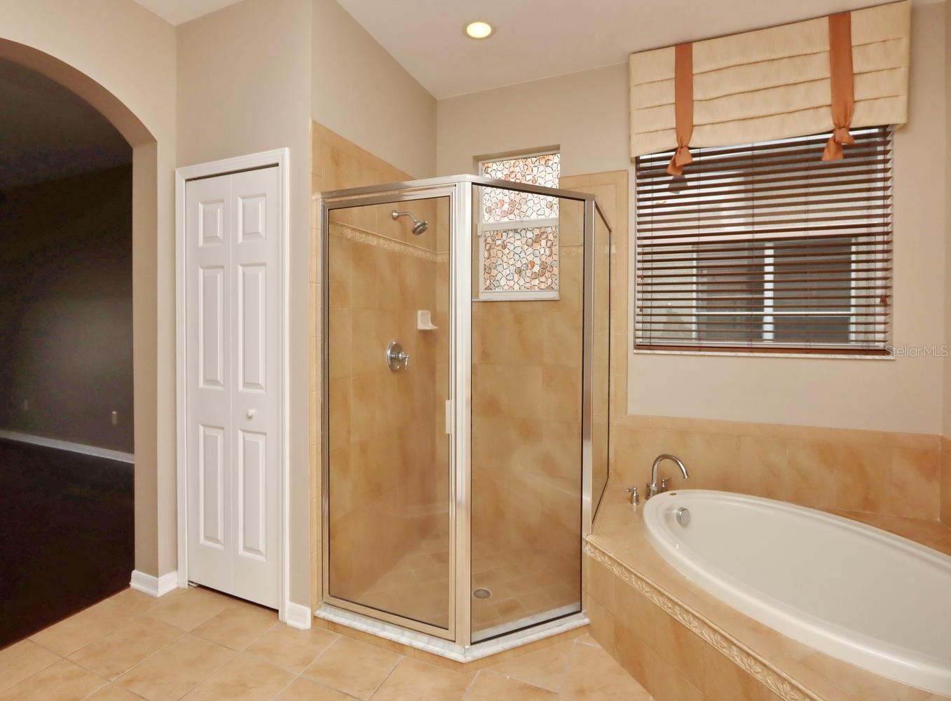 13714 Artesa Bell Dr Property Photo 6