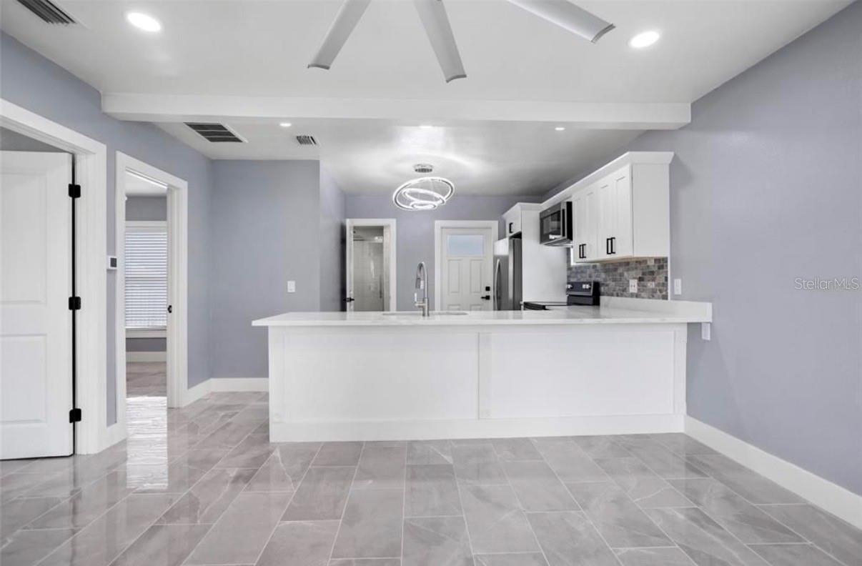 8907 N Boulevard Property Photo 2