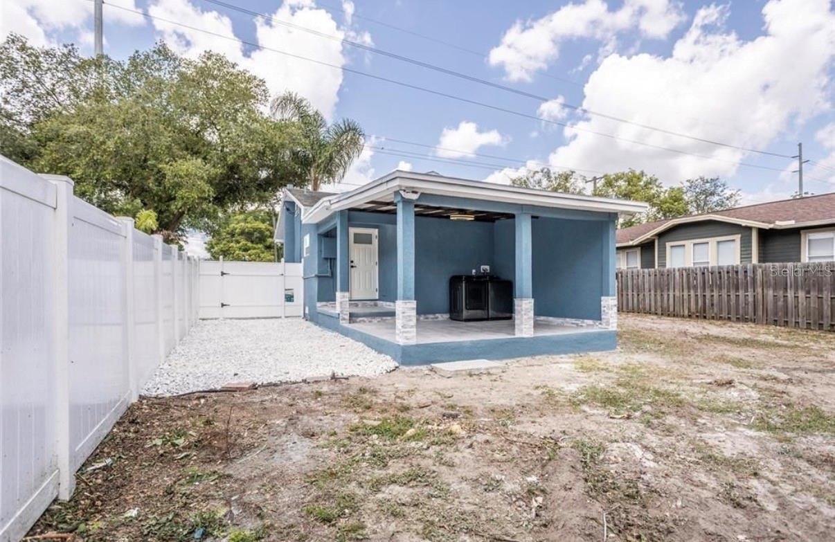 8907 N Boulevard Property Photo 15