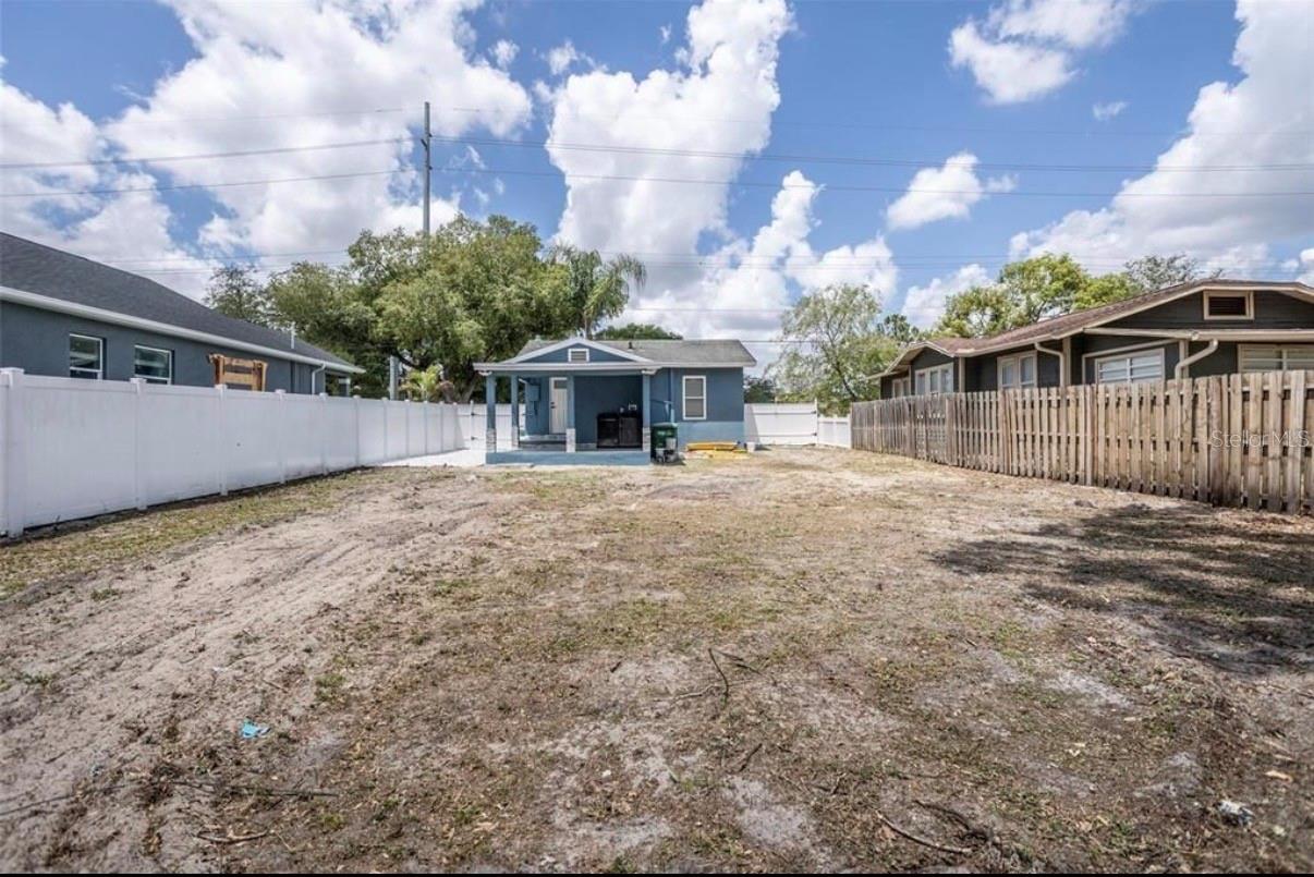 8907 N Boulevard Property Photo 22