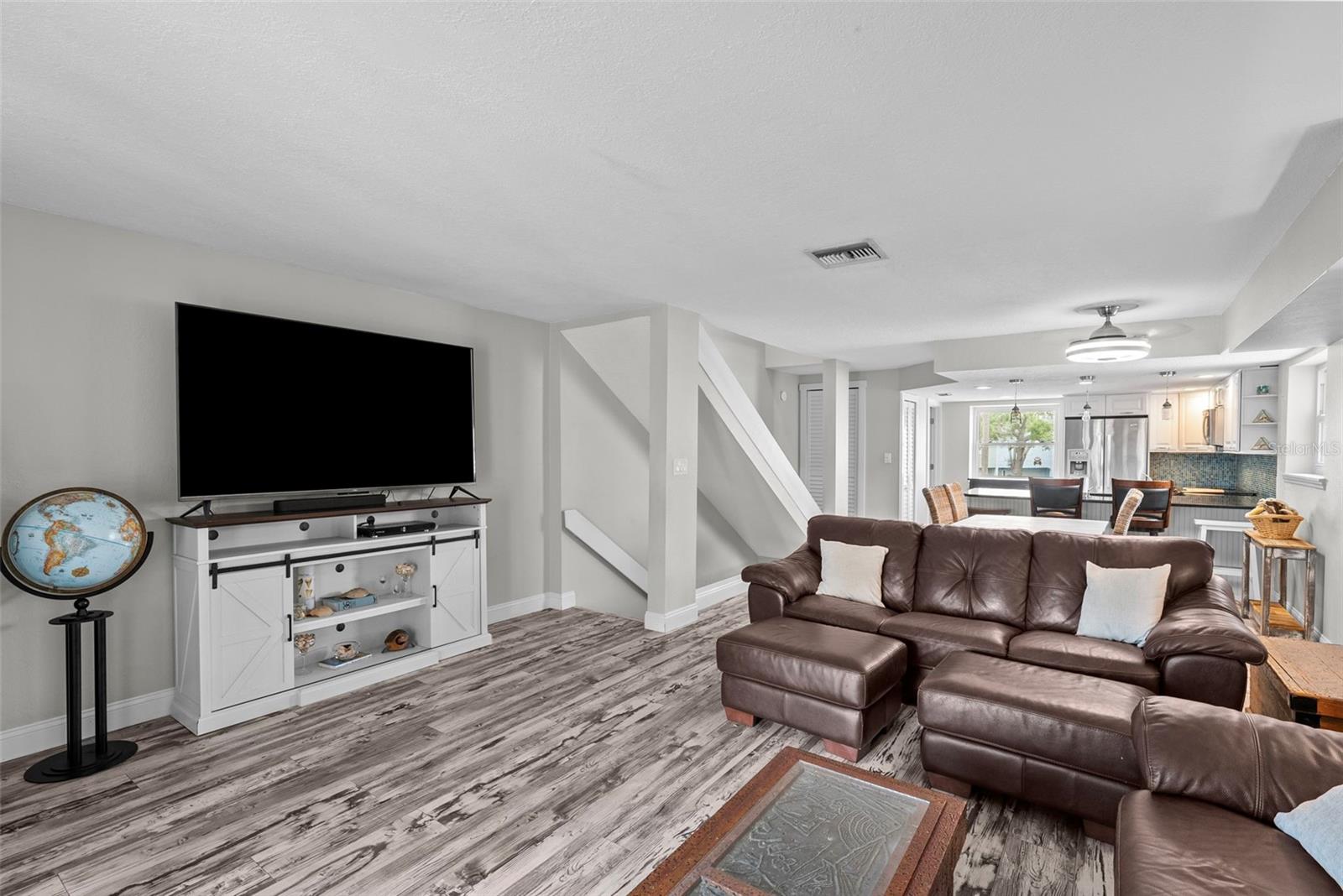 619 2nd St #2 Property Photo 8