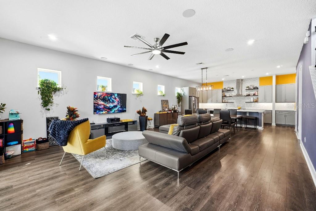 6955 Higgs Aly Property Photo 9