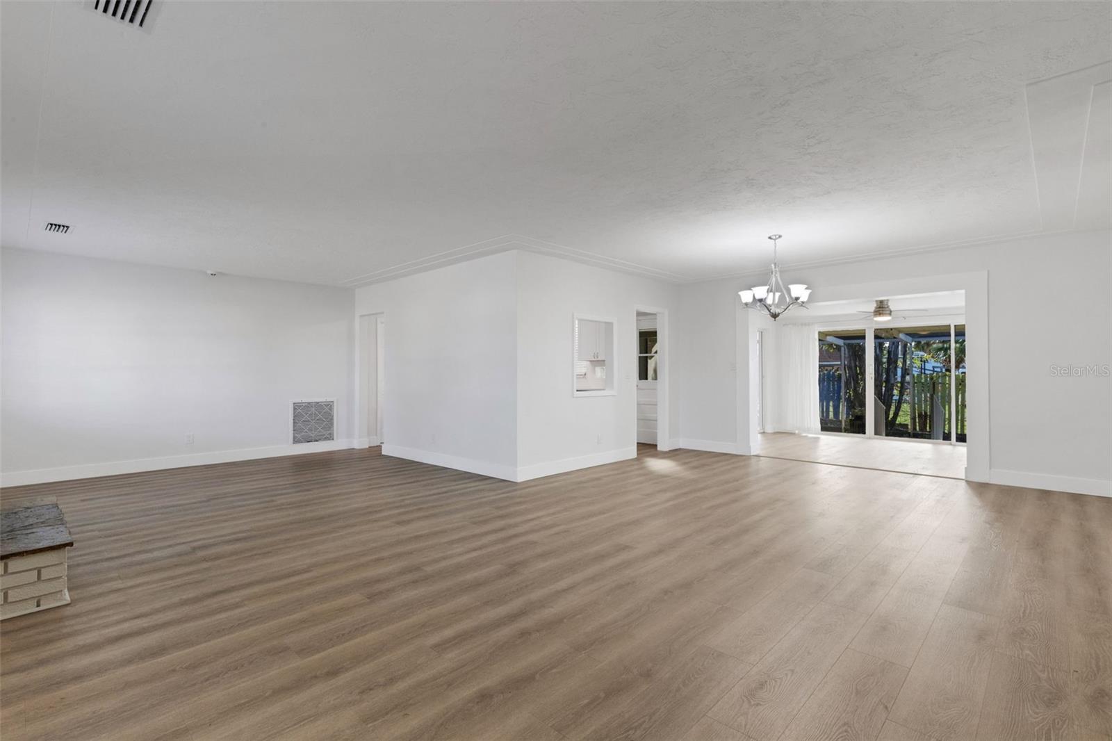 7912 Garden Drive N Property Photo 6