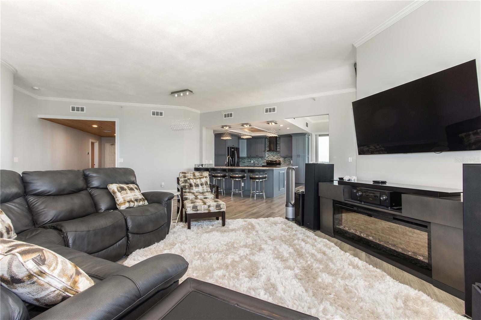 1560 Gulf Blvd #1607 Property Photo 10