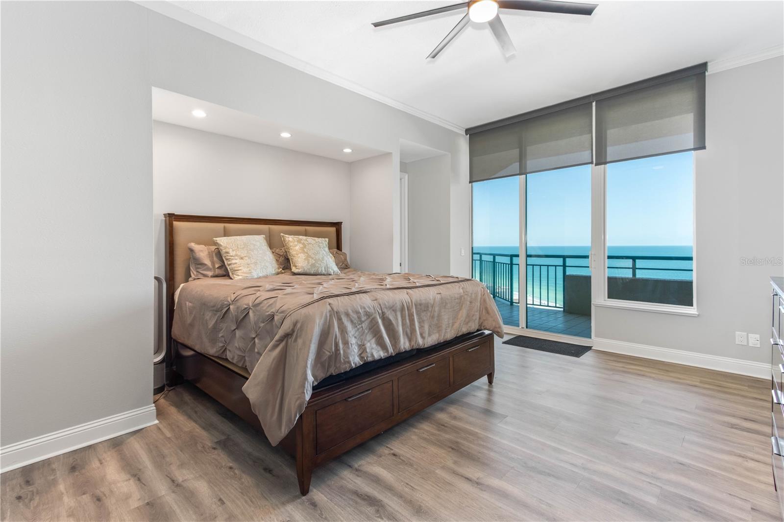 1560 Gulf Blvd #1607 Property Photo 22