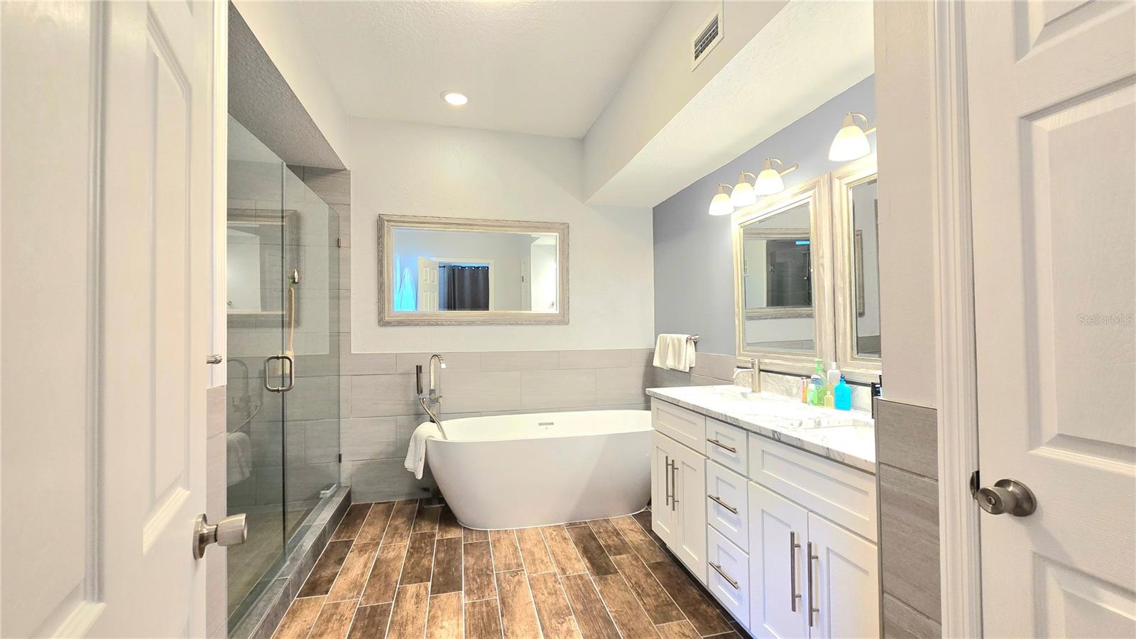 1806 Lago Vista Blvd Property Photo 11