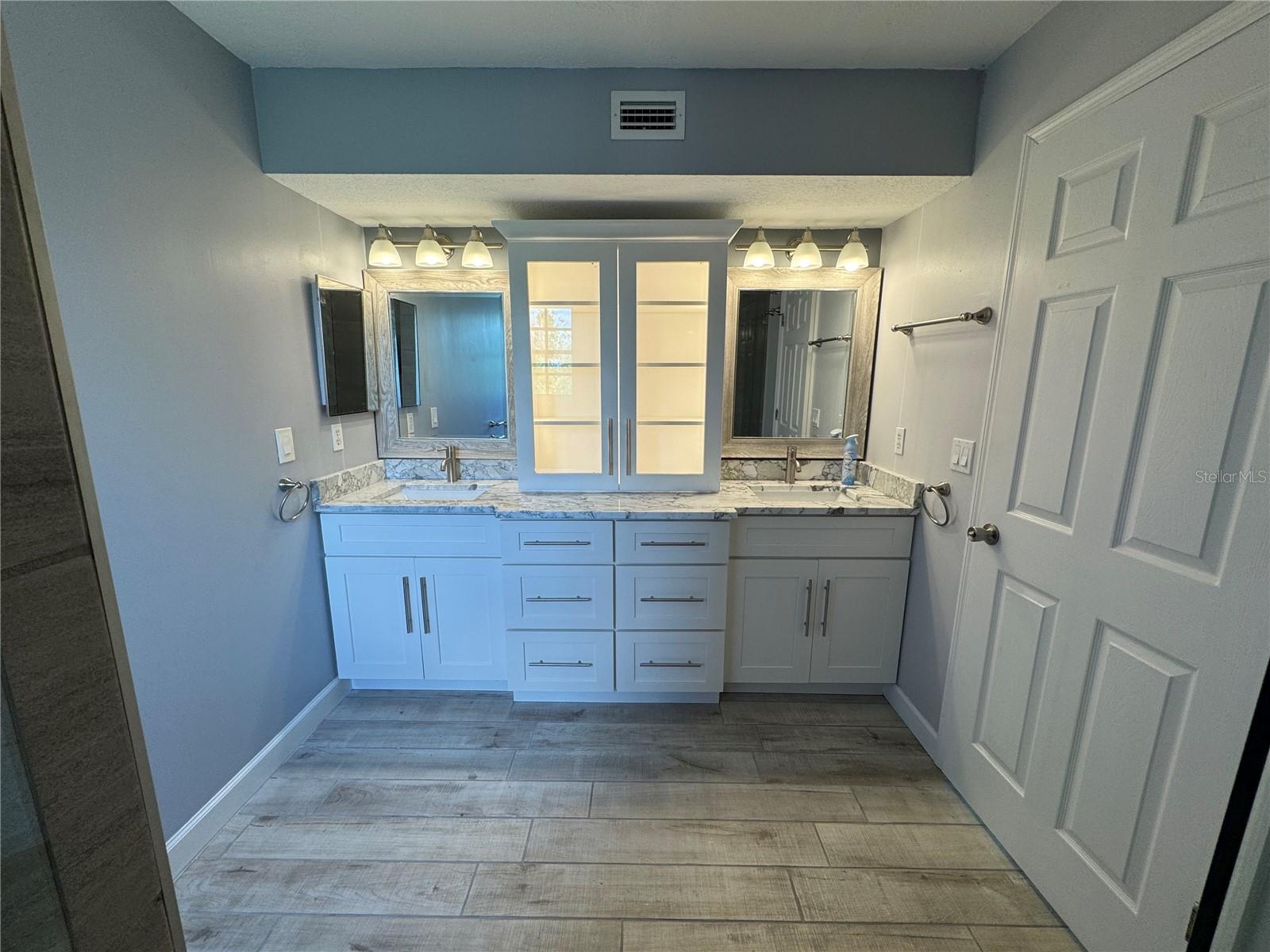 1806 Lago Vista Blvd Property Photo 15
