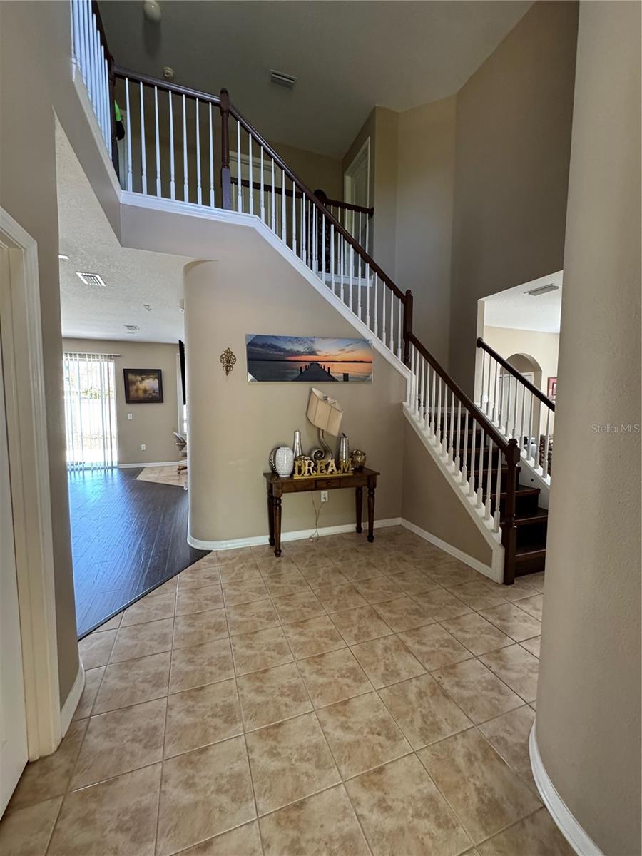 435 Stone Briar Dr Property Photo 2