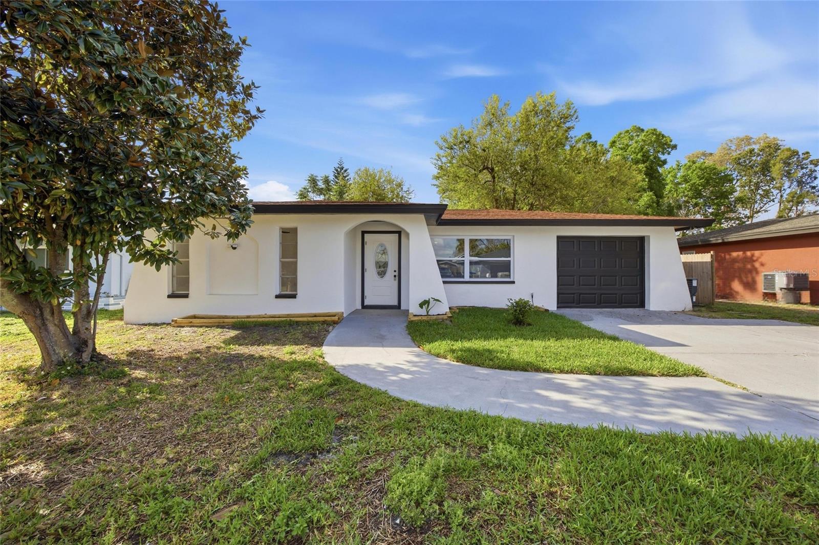 1811 DRIFTWOOD CIR S Property Photo 1