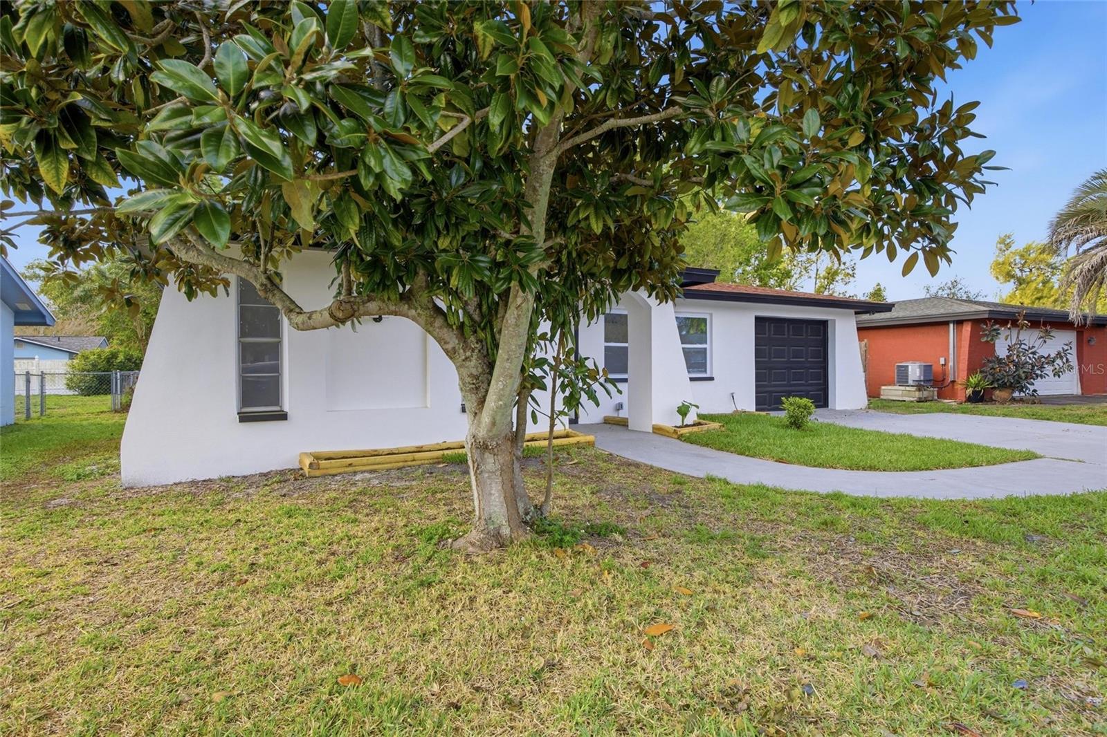 1811 Driftwood Cir S Property Photo 3
