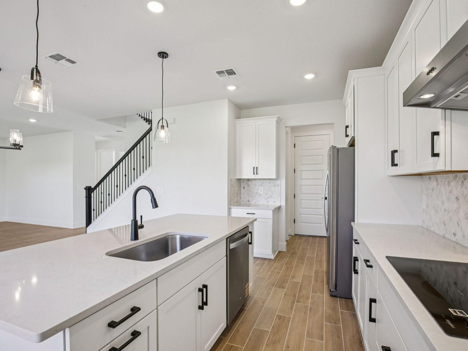 156 Shady Edge Loop Property Photo 6
