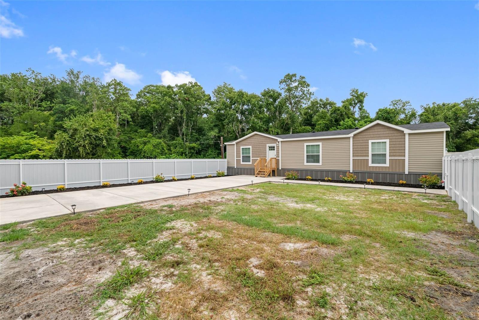 17151 Lemon St Property Photo 3