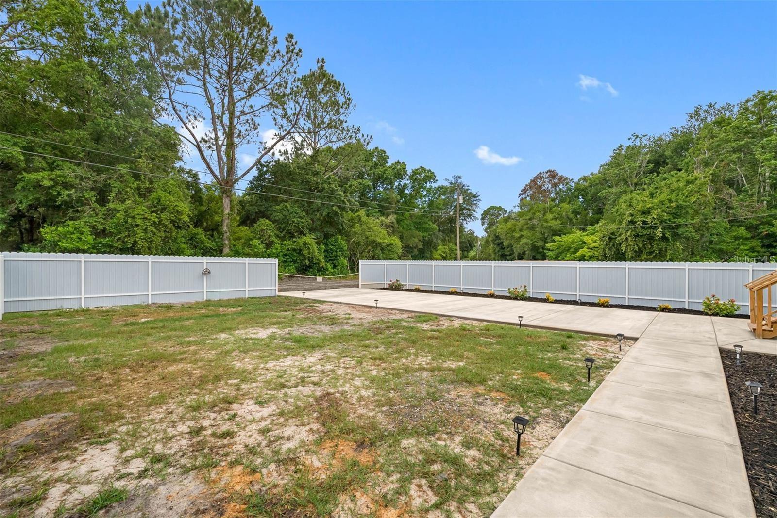 17151 Lemon St Property Photo 6